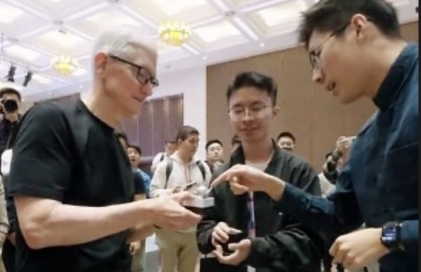 杠杆配资助手网 科技周报｜库克中国行大赞DeepSeek，早期投资人称宇树科技2020年已盈利